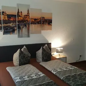 Oder Dresden-neustadt Inkl Parkplatz Mit Balkon Oder Terrasse Appartement Dresden